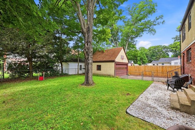 66 Rencelau St, Springfield, MA 01118
