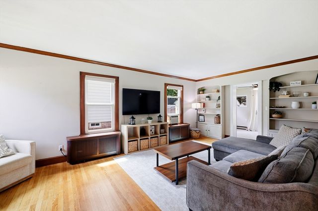 66 Rencelau St, Springfield, MA 01118