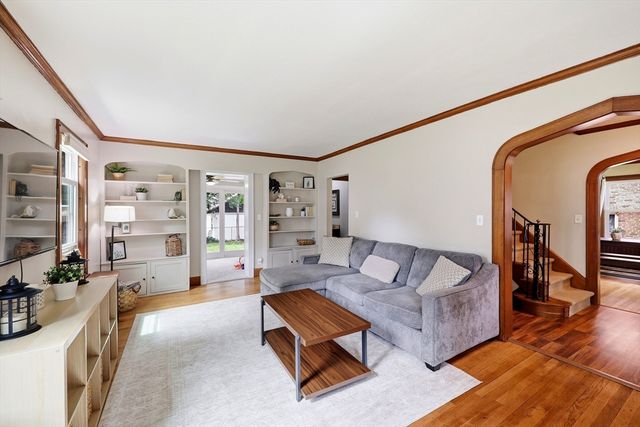66 Rencelau St, Springfield, MA 01118