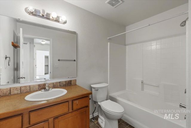 18200 Calico Ave, Nampa, ID 83687