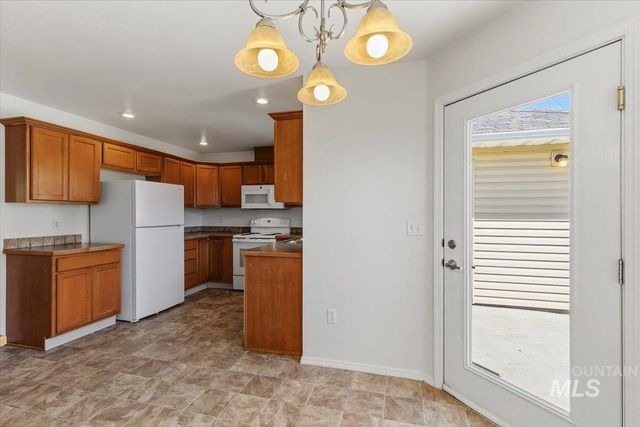 18200 Calico Ave, Nampa, ID 83687