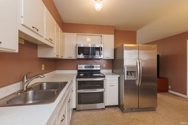 2003 S Phillip Drive, Muncie, IN 47302