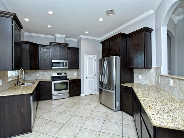 217 Geode LN, Jarrell, TX 76537