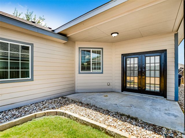 217 Geode LN, Jarrell, TX 76537