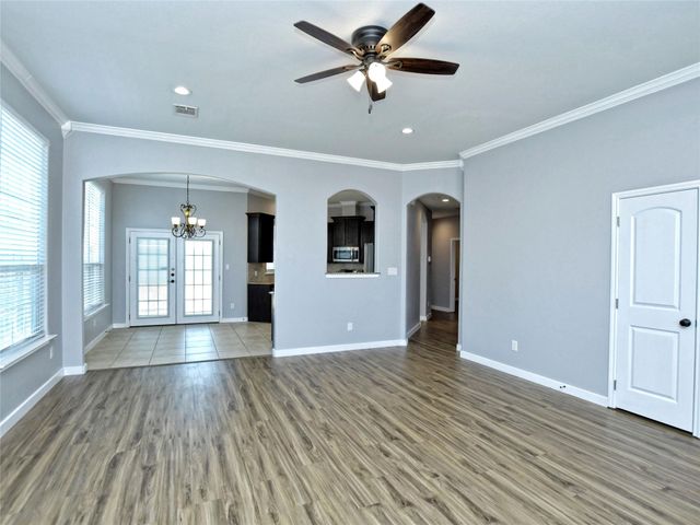 217 Geode LN, Jarrell, TX 76537