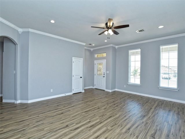 217 Geode LN, Jarrell, TX 76537