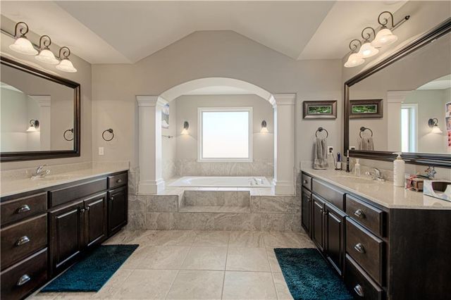 15553 W 163rd Terrace, Olathe, KS 66062