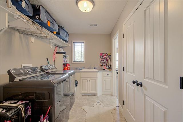 15553 W 163rd Terrace, Olathe, KS 66062