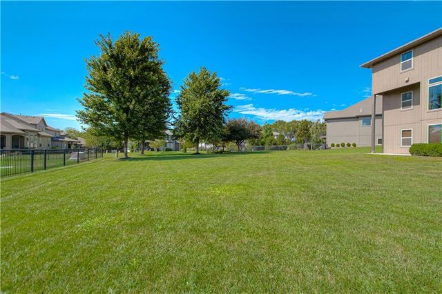 15553 W 163rd Terrace, Olathe, KS 66062