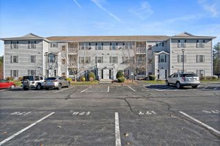 16 Crestview Cir Unit 190, Londonderry, NH 03053