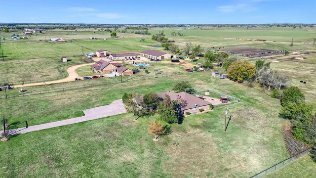 239 W Line Road, Whitesboro, TX 76273