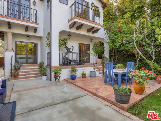 2026 Greenfield Avenue, Los Angeles, CA 90025