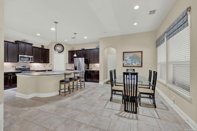2079 PECAN BND, New Braunfels, TX 78130