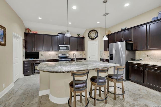 2079 PECAN BND, New Braunfels, TX 78130