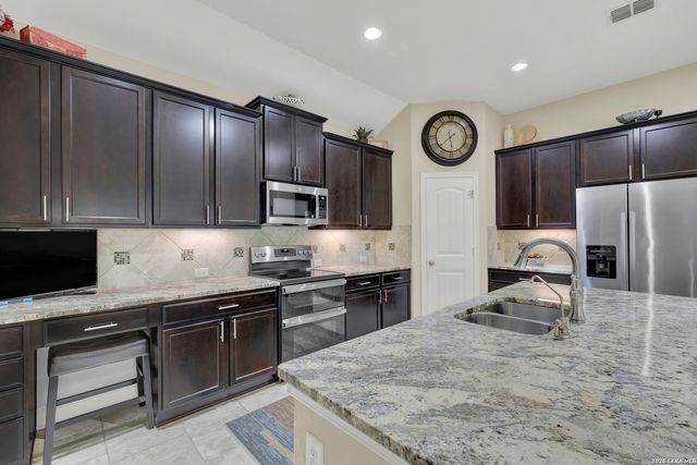 2079 PECAN BND, New Braunfels, TX 78130