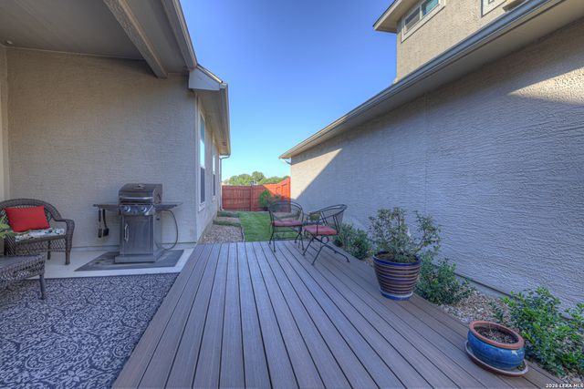 2079 PECAN BND, New Braunfels, TX 78130
