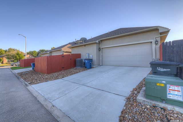 2079 PECAN BND, New Braunfels, TX 78130