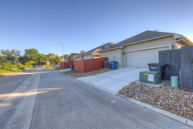 2079 PECAN BND, New Braunfels, TX 78130