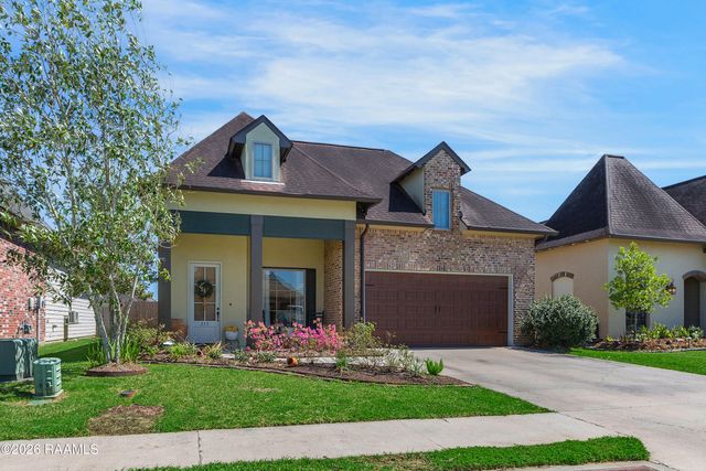 213 Golden Cypress Drive, Youngsville, LA 70592