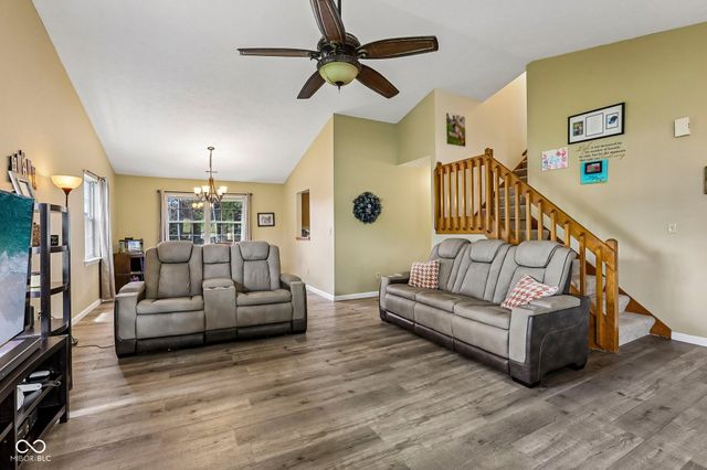 102 Westview Place, Bargersville, IN 46106