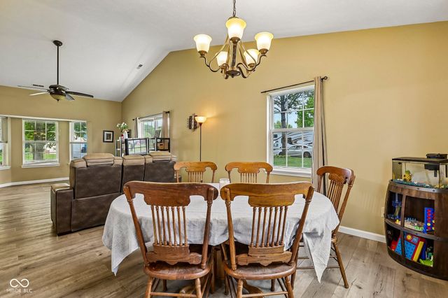 102 Westview Place, Bargersville, IN 46106