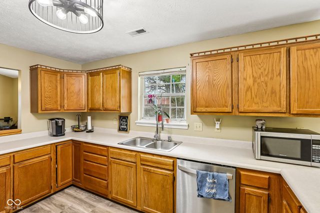 102 Westview Place, Bargersville, IN 46106