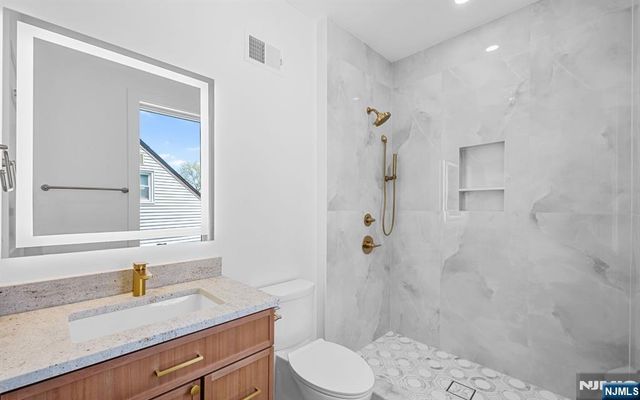 853 Pleasantview Terrace 1, Ridgefield, NJ 07657