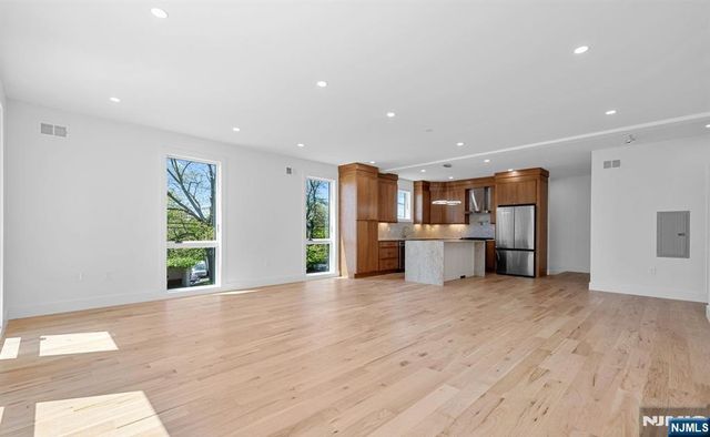 853 Pleasantview Terrace 1, Ridgefield, NJ 07657