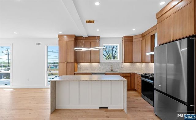 853 Pleasantview Terrace 1, Ridgefield, NJ 07657