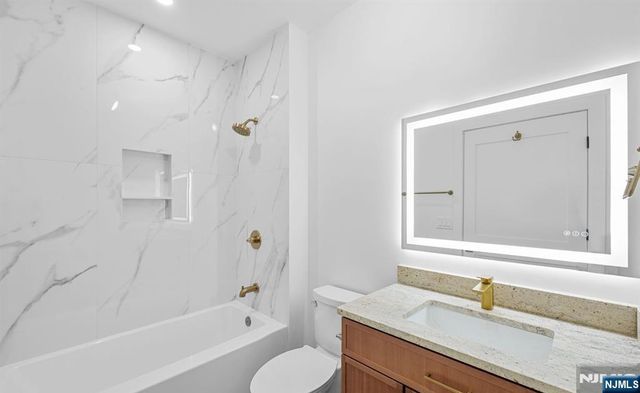 853 Pleasantview Terrace 1, Ridgefield, NJ 07657