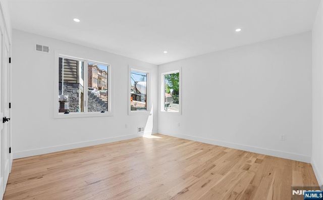 853 Pleasantview Terrace 1, Ridgefield, NJ 07657