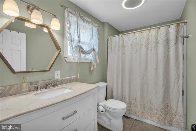 626 FAY ANN DR, Blackwood, NJ 08012