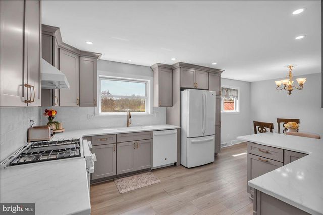 626 FAY ANN DR, Blackwood, NJ 08012