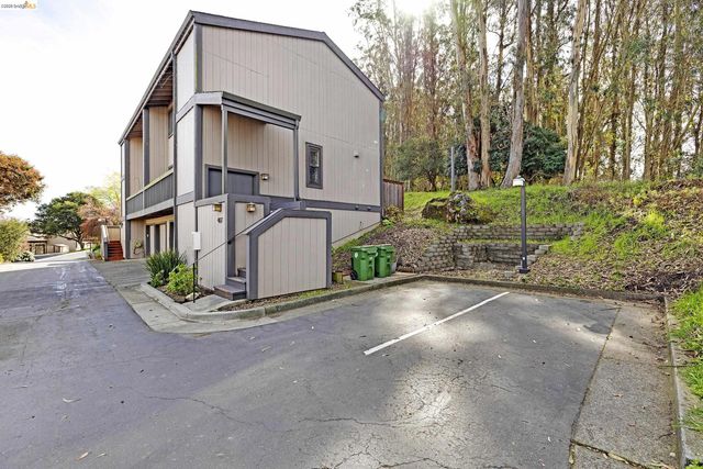 407 Vista Heights Rd, El Cerrito, CA 94530