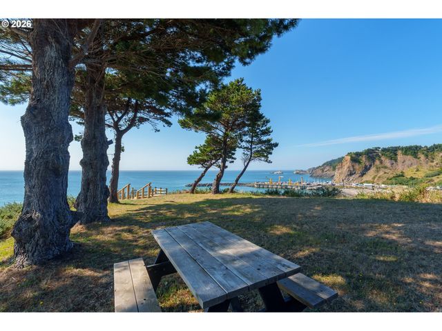 409 Jackson Street, Port Orford, OR 97465