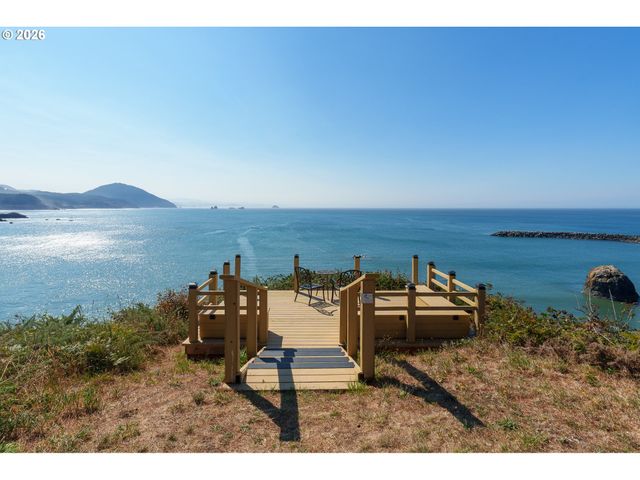409 Jackson Street, Port Orford, OR 97465