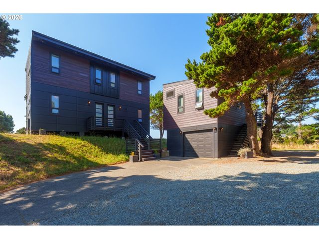 409 Jackson Street, Port Orford, OR 97465