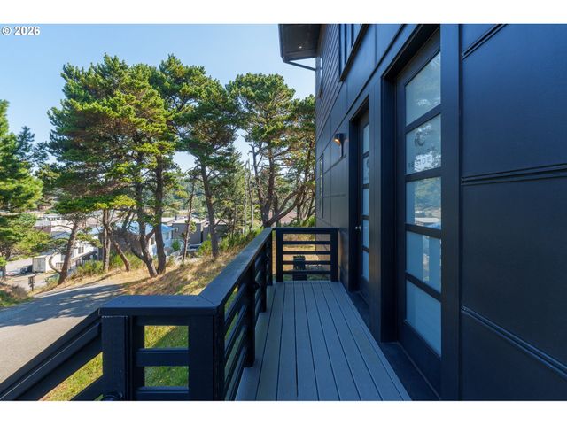 409 Jackson Street, Port Orford, OR 97465