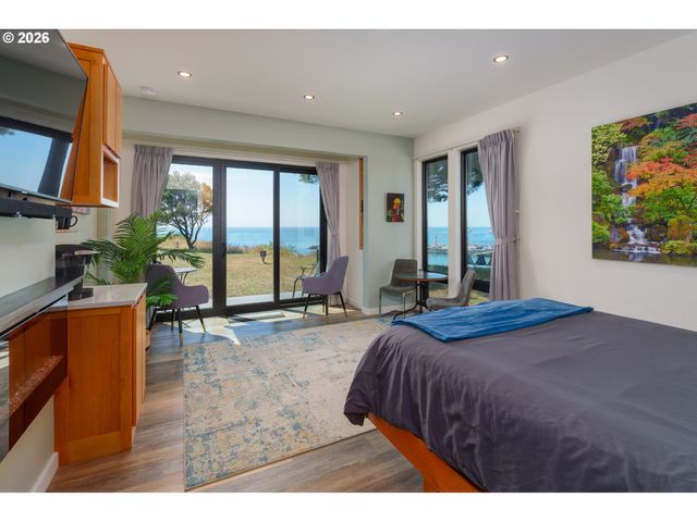409 Jackson Street, Port Orford, OR 97465