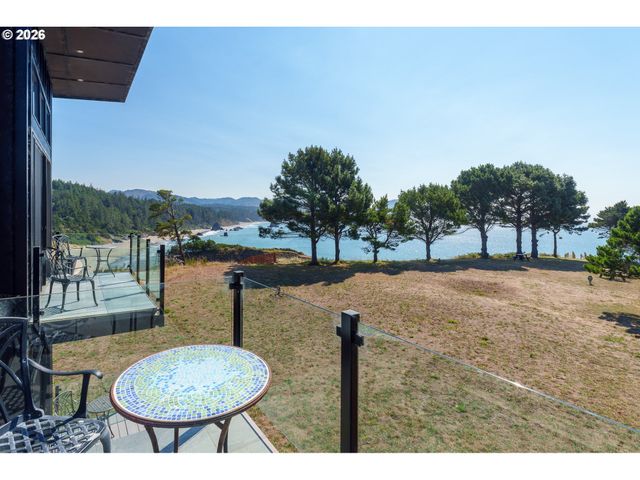 409 Jackson Street, Port Orford, OR 97465