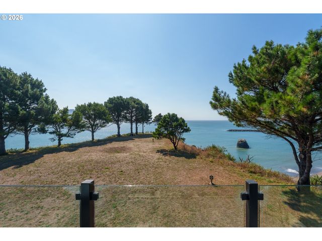 409 Jackson Street, Port Orford, OR 97465
