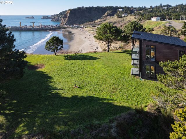 409 Jackson Street, Port Orford, OR 97465