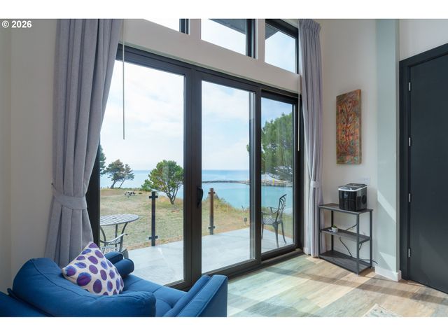 409 Jackson Street, Port Orford, OR 97465