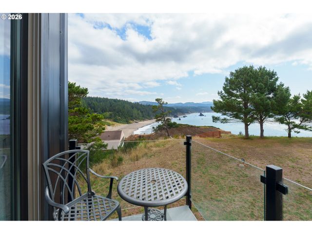 409 Jackson Street, Port Orford, OR 97465