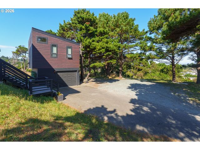 409 Jackson Street, Port Orford, OR 97465
