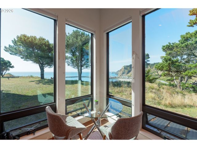 409 Jackson Street, Port Orford, OR 97465