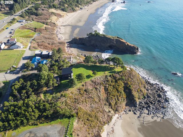 409 Jackson Street, Port Orford, OR 97465