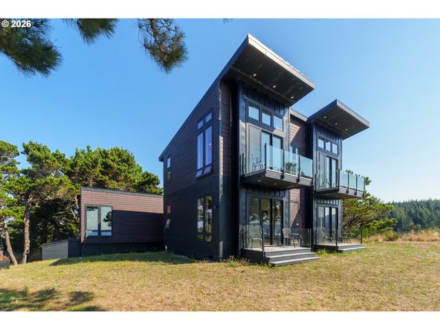 409 Jackson Street, Port Orford, OR 97465