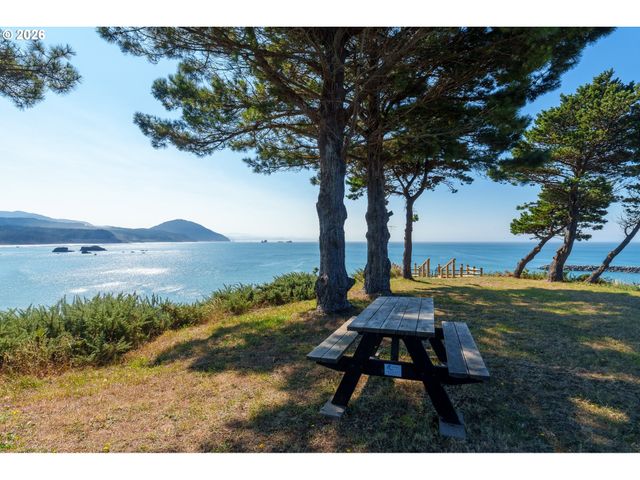 409 Jackson Street, Port Orford, OR 97465