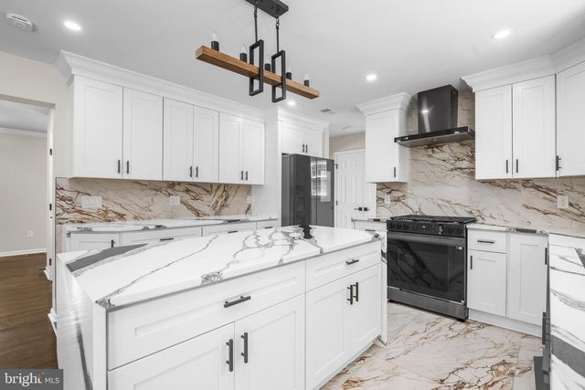 4925 FRISHMAN CT, Woodbridge, VA 22193